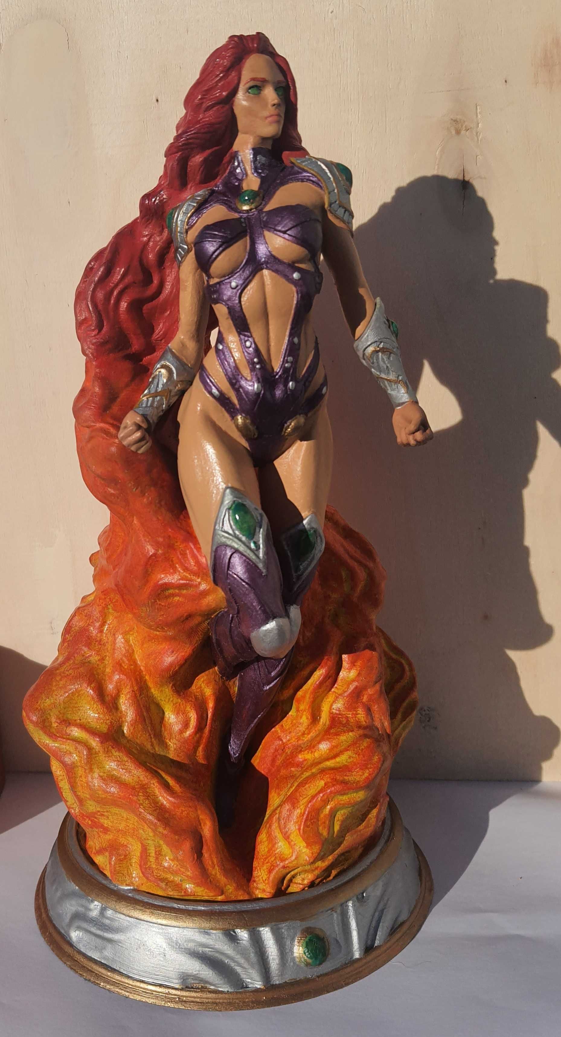 Starfire Estátua