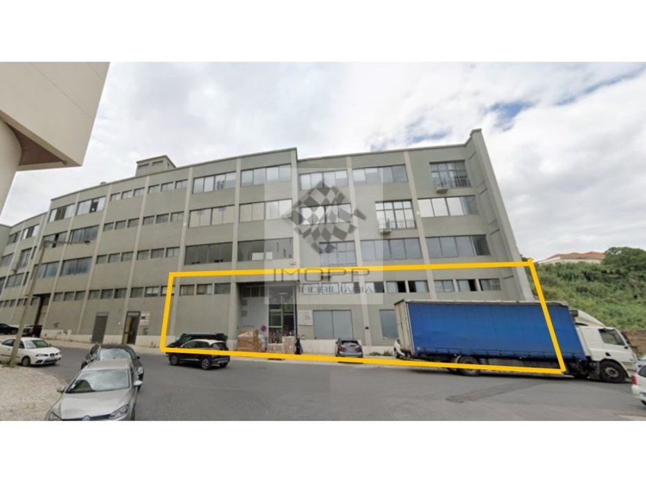 Fabuloso armazém 1480m2 na Matinha - Lisboa