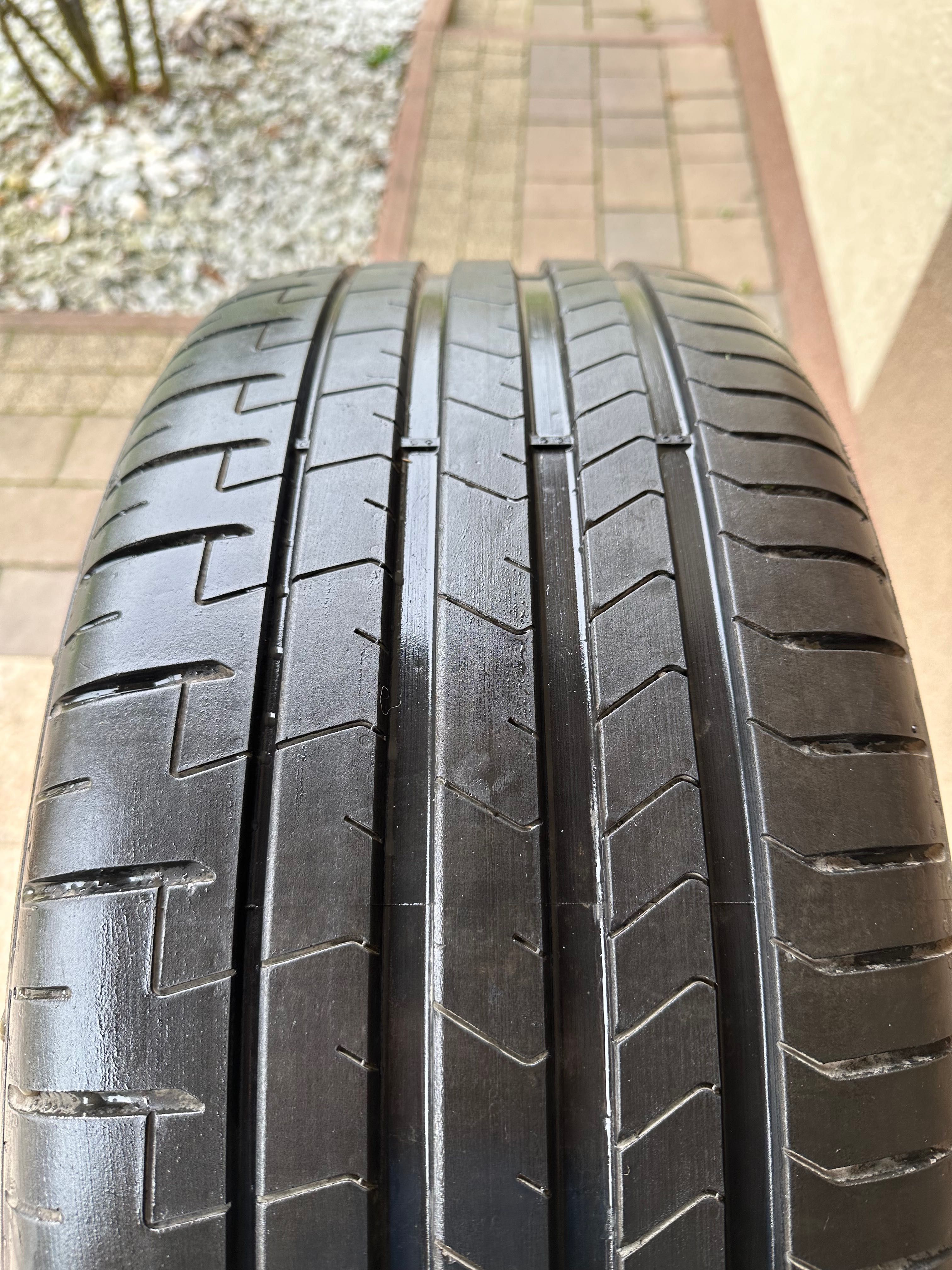 Opona Pirelli 255 40 R21 102Y