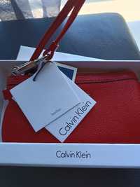 Clutch Vermelha da Calvin Klein