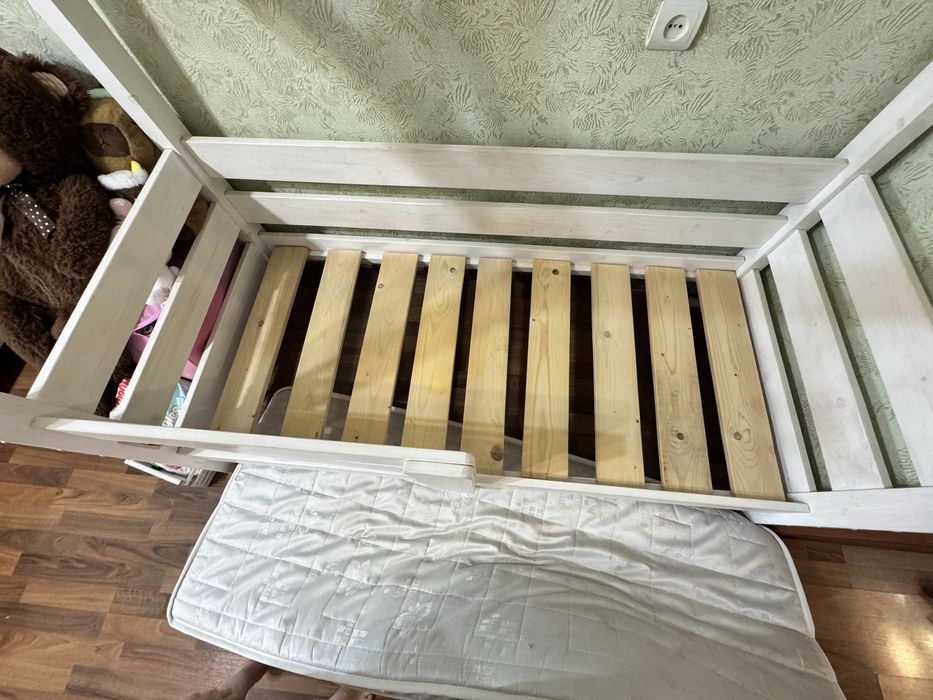 Дитяче ліжко-будинок