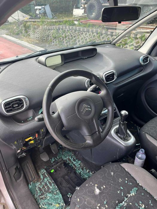 Citroen C3 Picasso 1.6 HDI 2010r kod lakieru EZRC części