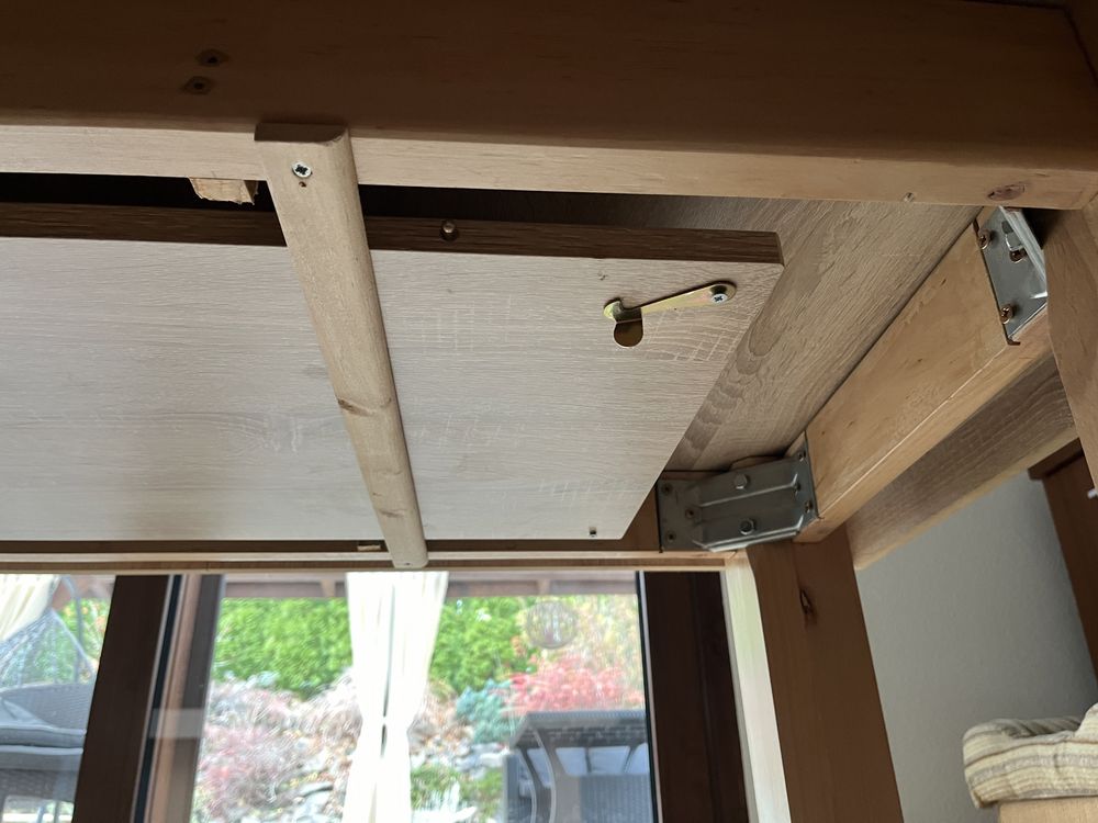 Solidny rozkladany stół z płyty MDF (140 lub 180 cm długość)