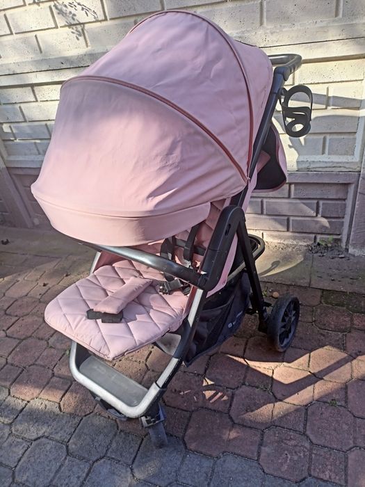Wózek spacerowy dla dziewczynki
