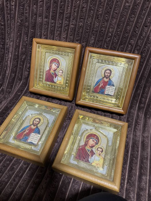 Дві невеликі ікони з склом