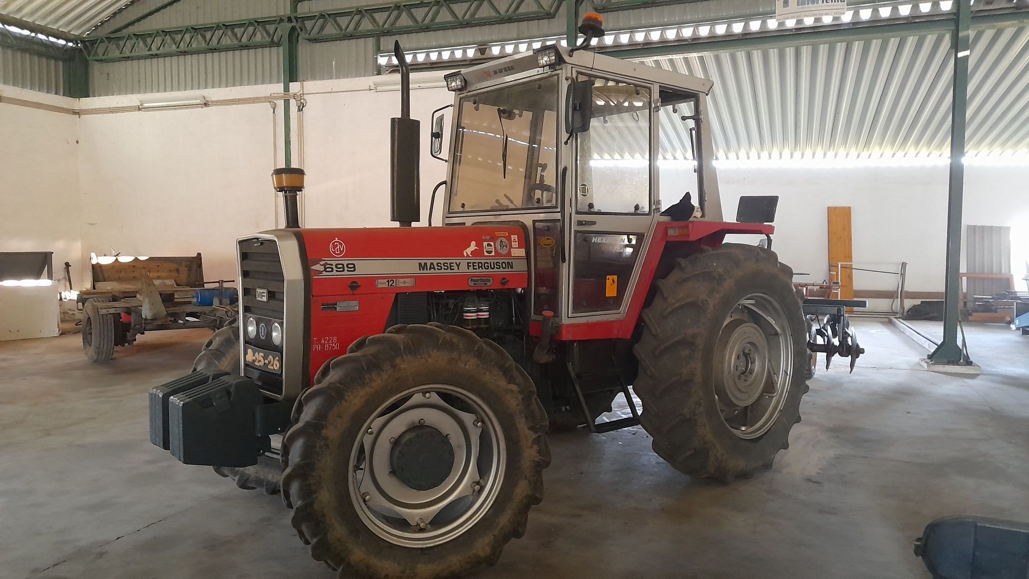 Tractor Massey Ferguson 699