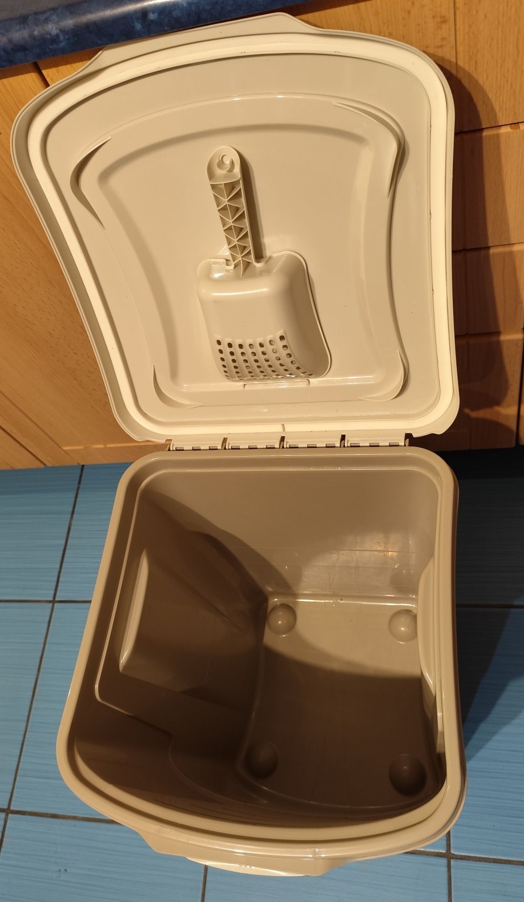 Pojemnik na karmę 38l Rotho Archie Use with joy