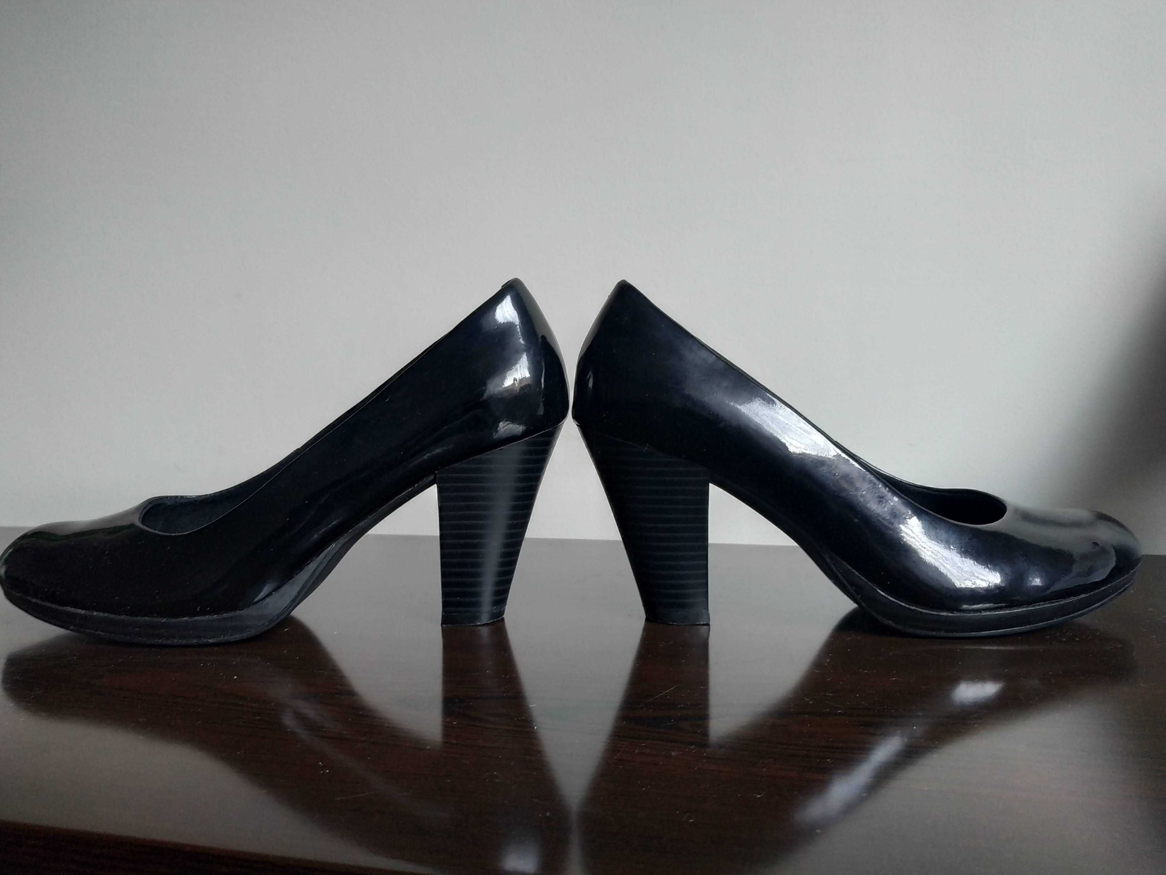 Czarne półbuty czółenka skóra naturalna lakierowana Clarks r. 40 (6,5)