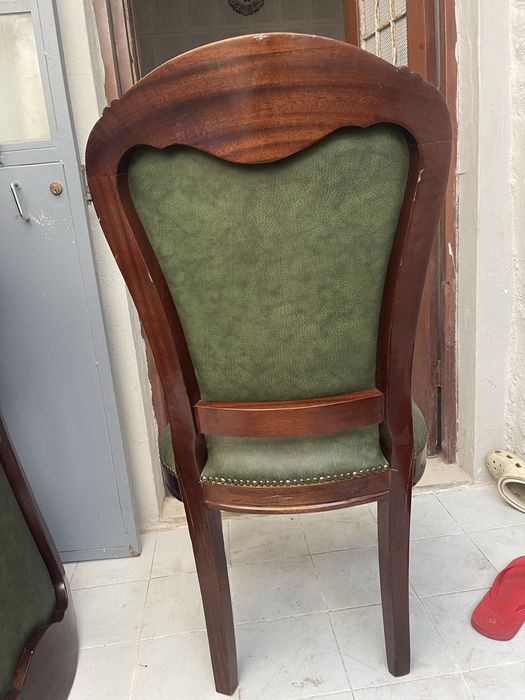 Mesa de jantar extensível em madeira + 6 cadeiras