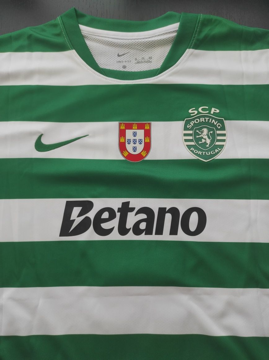 Camisola do Sporting, tamanho XL, com o Nome: Gameiro, N°8