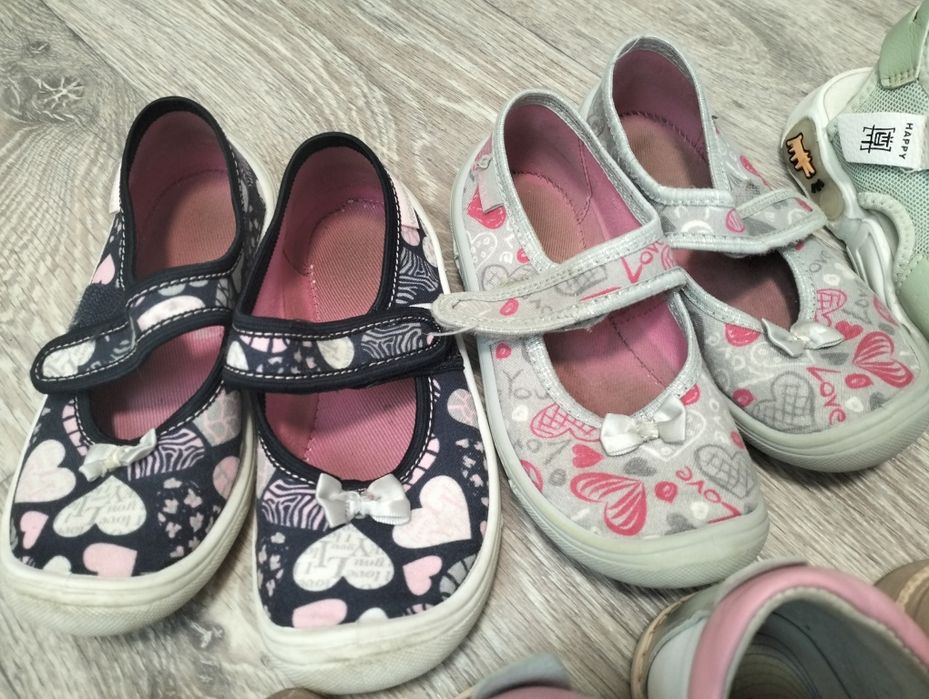 Дитяче взуття, тапки, босоніжки