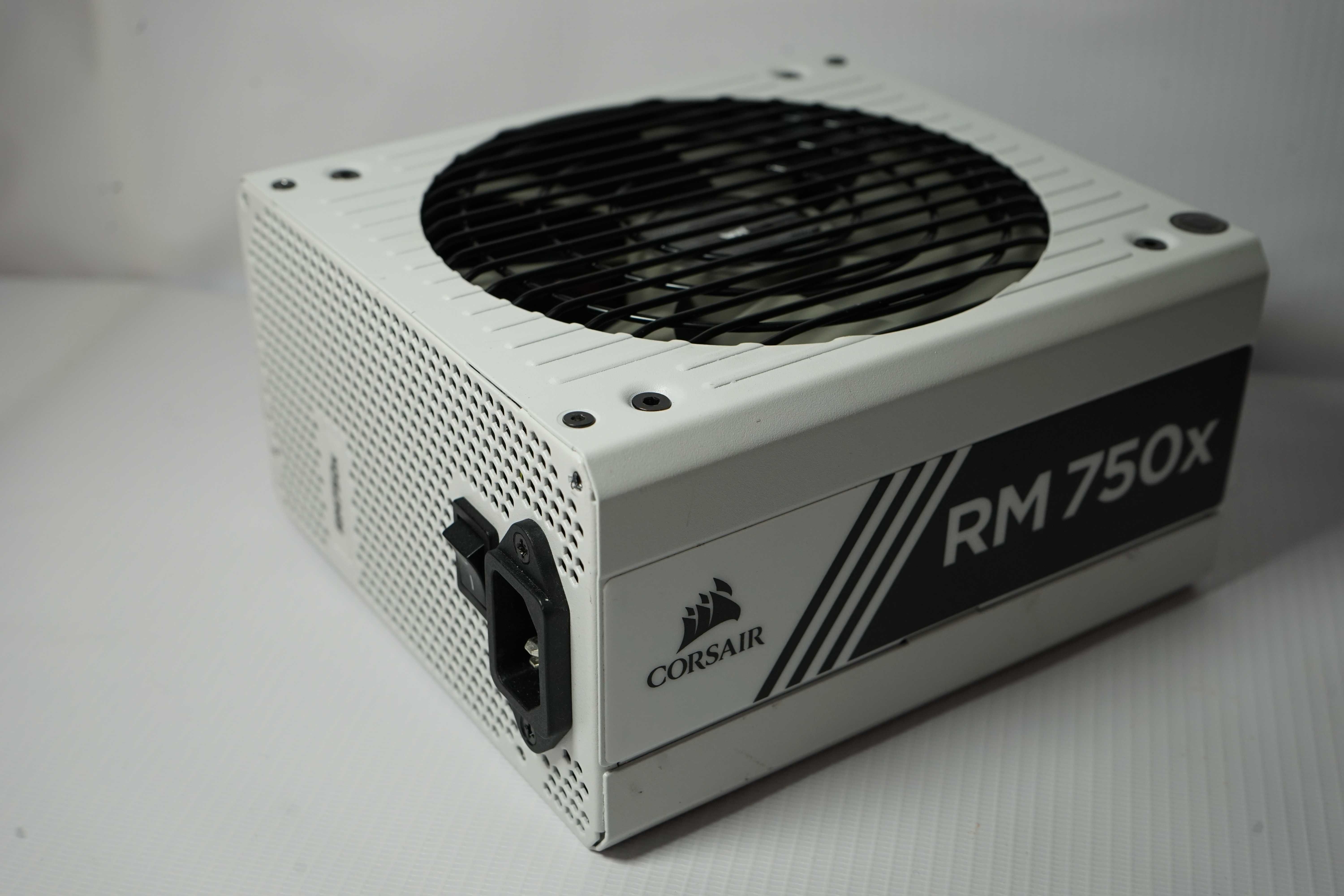 Блок живлення 750W Corsair RM 750X неробочий