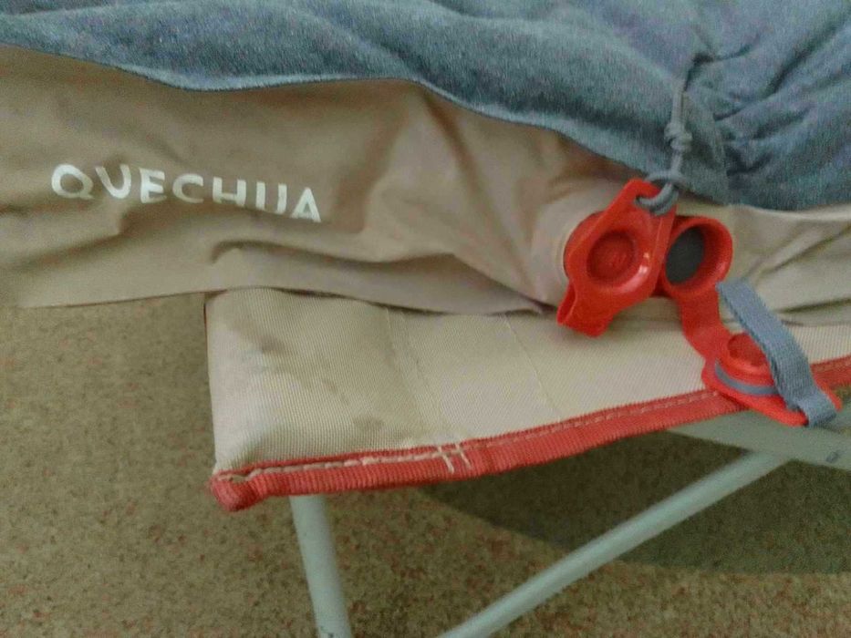 Łóżko polowe (kempingowe) QUECHUA SECOND  z materacem SAMOPOMPUJĄCYM