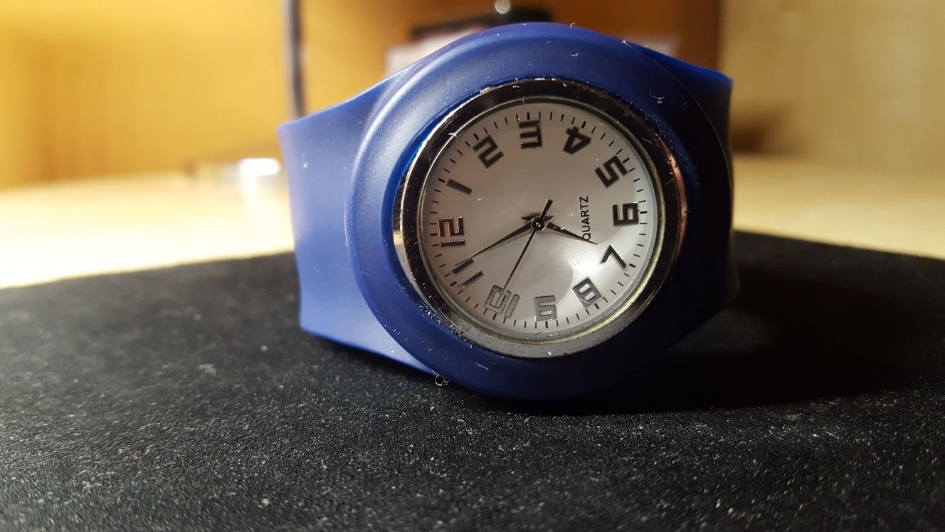 Zegarek granatowy na gumowym pasku