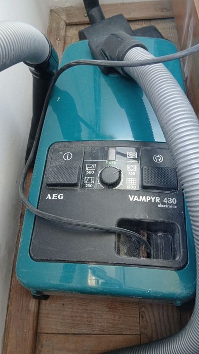 Aspirador de po aeg vampy 430