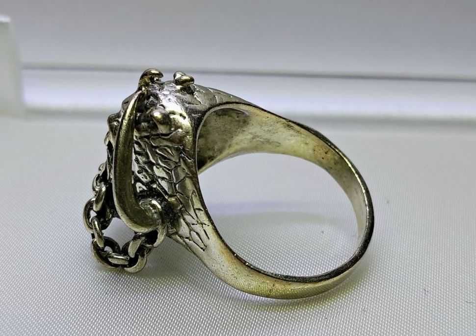 Srebrny sygnet - potwór z łańcuchem - 925 - nr 028