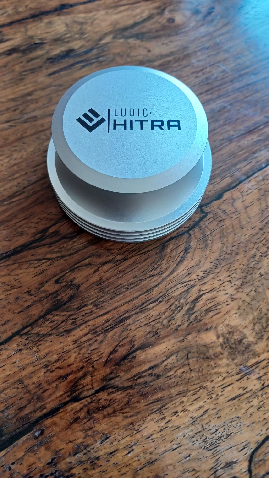 Stabilzator, docisk Ludic Hitra