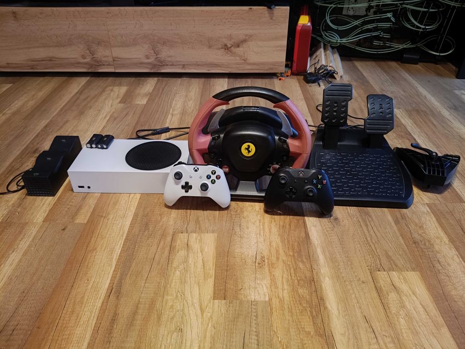 Konsola Xbox series S z dodatkami