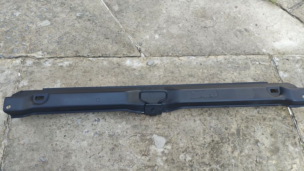 VW T4 верхня перемичка передньої панелі.