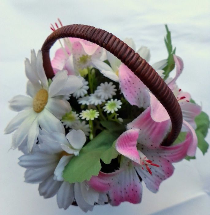 Cestinha de flores em verga