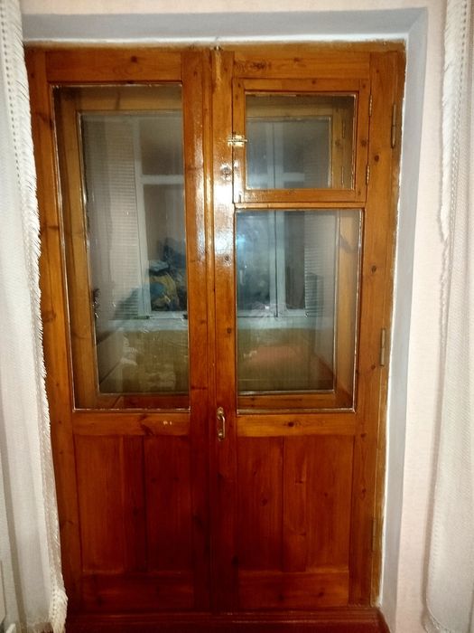 Продам дерев'яні двері