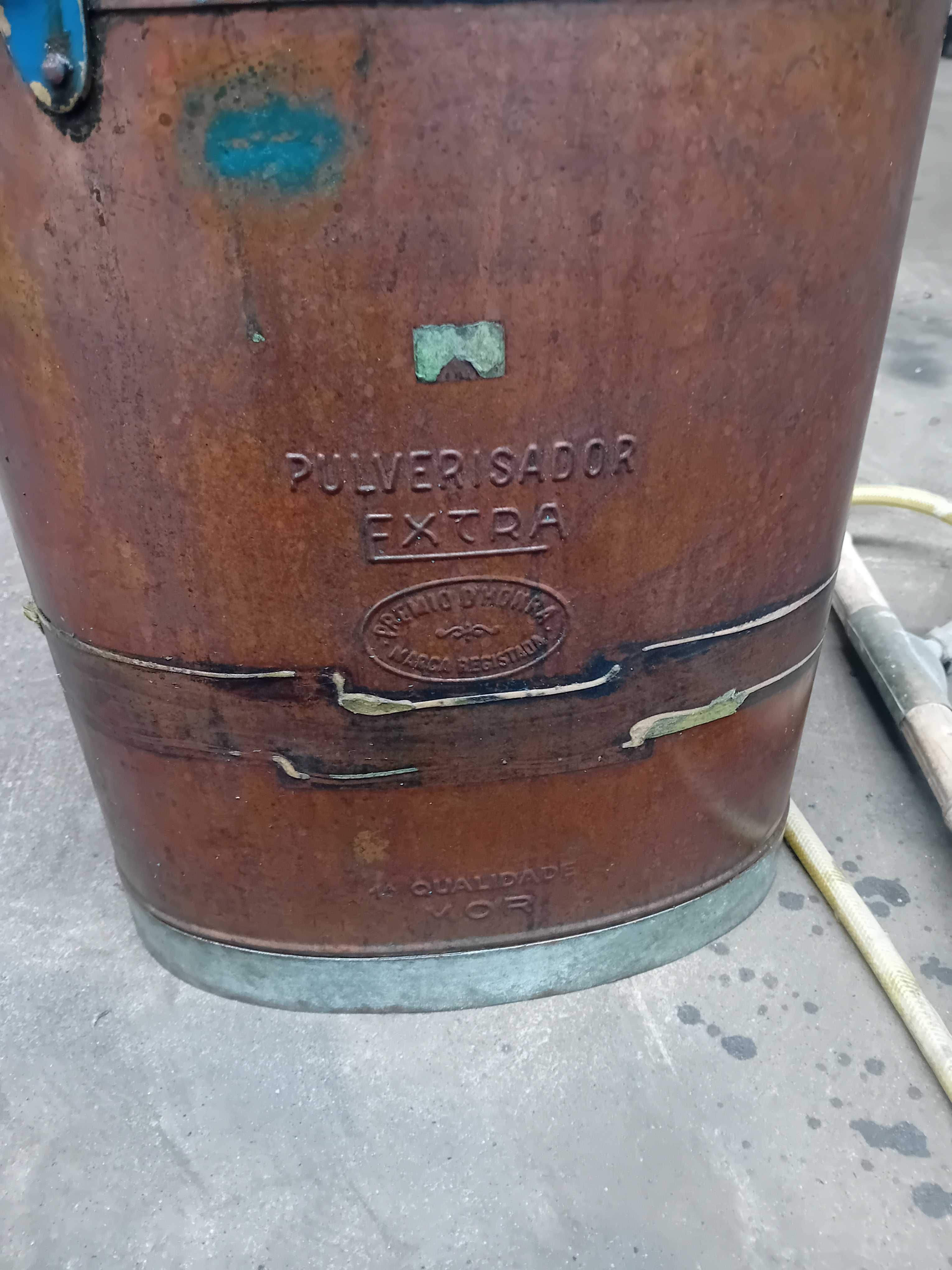 Máquina de solfatar antiga em cobre