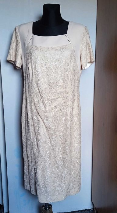 Elegancka sukienka beżowa koronka r. 46