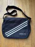 Adidas czarna torba sportowa na ramię duża listonoszka unisex