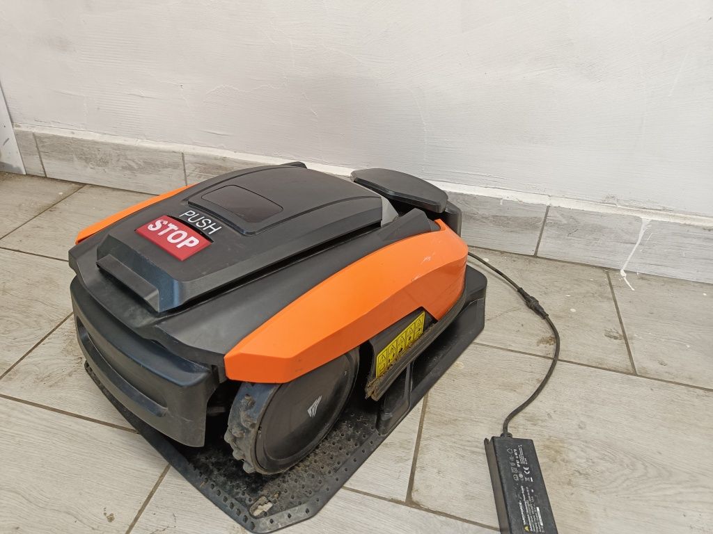 Robot koszący Yard Force x100i kosiarka automatyczna