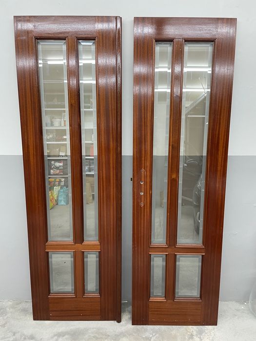 Conjunto de porta dupla de sala em bom estado