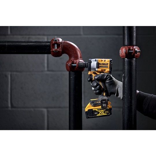 Akumulatorowy Klucz Udarowy 1/2' Xr 18V 0*Ah  610 Nm DeWalt