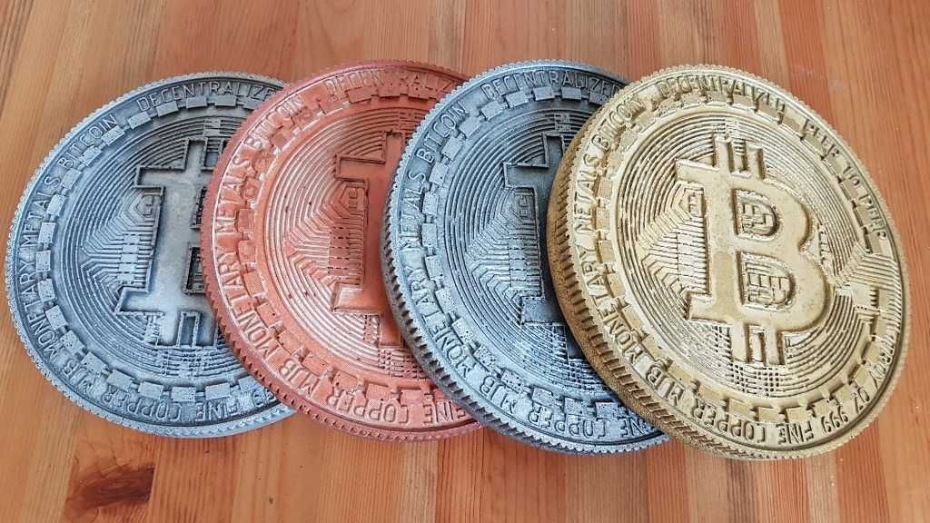 Duża moneta Bitcoin z kamienia, 22 cm