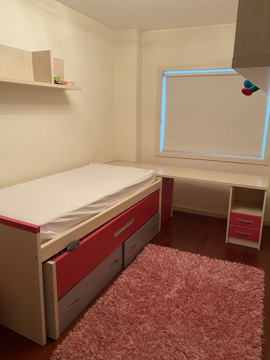 Estande de madeira de parede