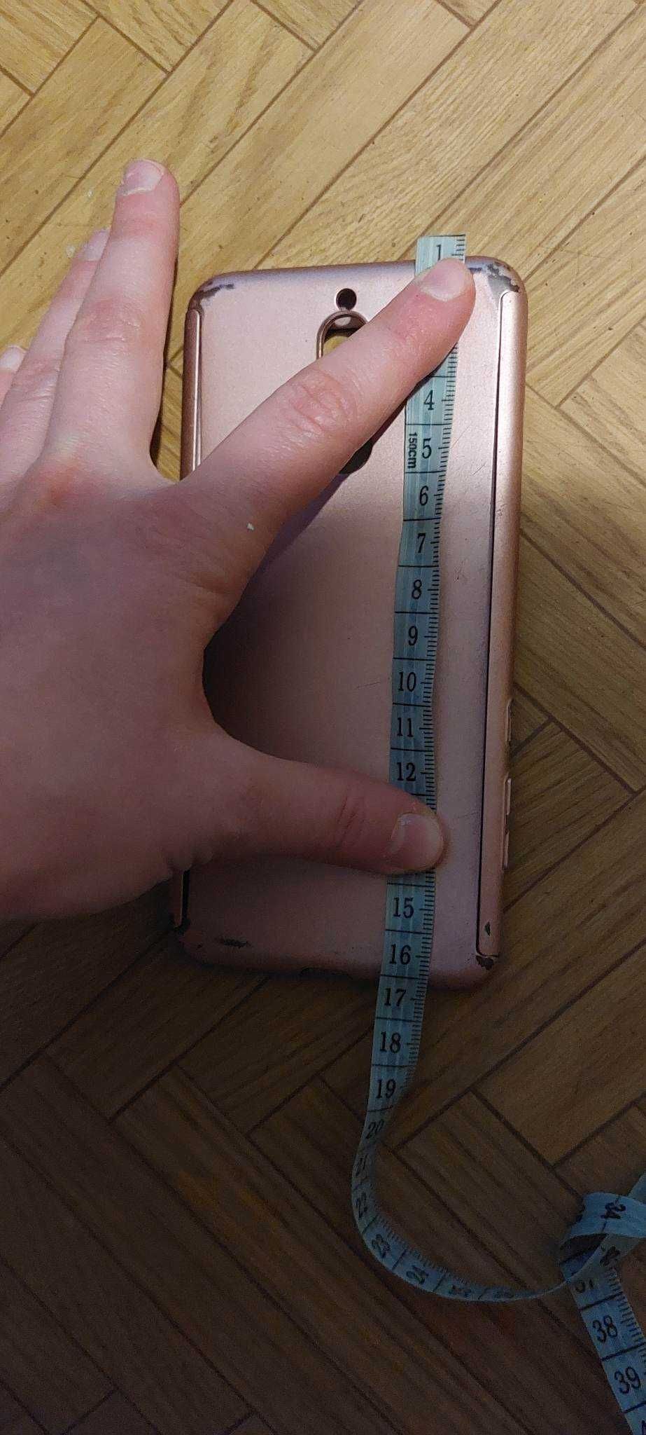 plastikowe etui do telefonu