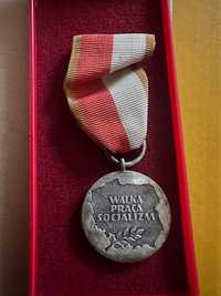 Stary medal PRL w opakowaniu