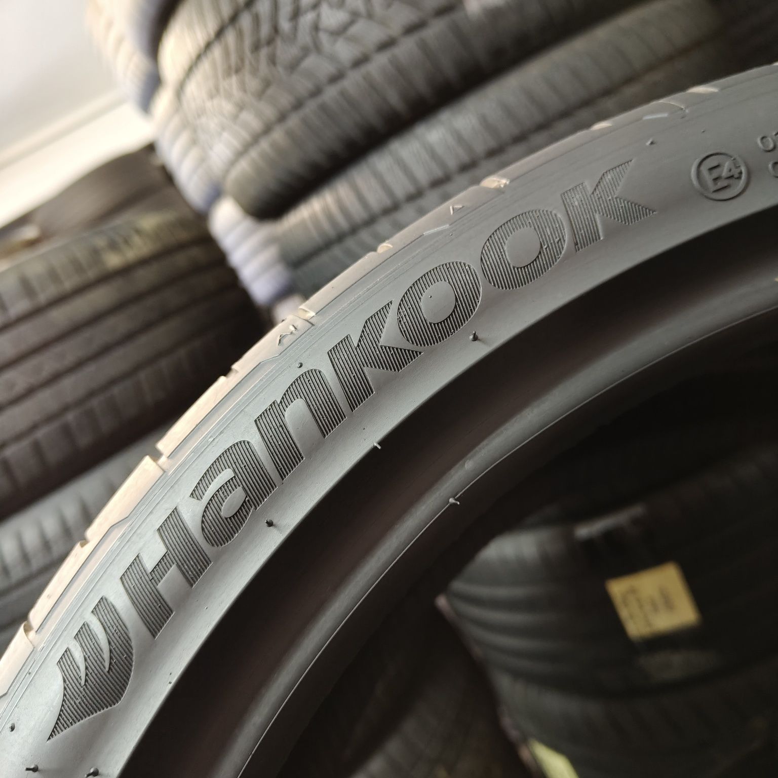 235/35/19 XL Sprzedam parę opon letnich Hankook