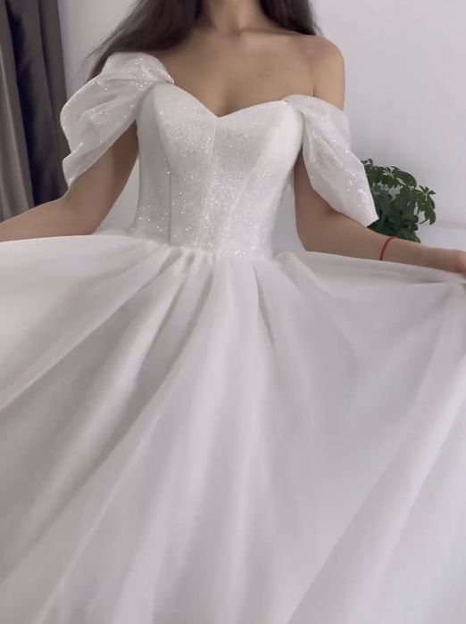 Весільна сукня мінімалістична, розмір М-Л