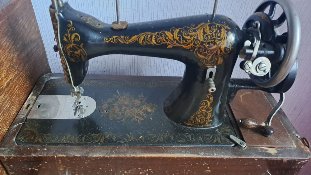 Продам швейную машинку