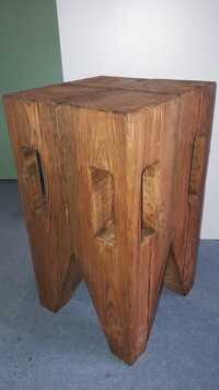 Masywny stołek z drewna