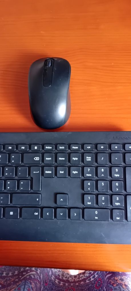 Conjunto teclado e rato wireless Microsoft