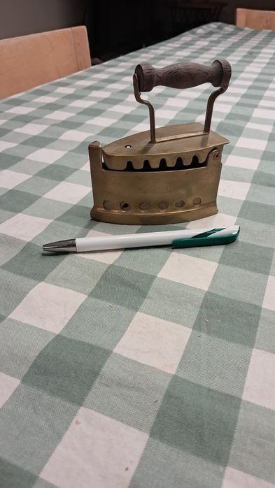 Żelazko małe z duszą stare prl zabytkowe miedziane