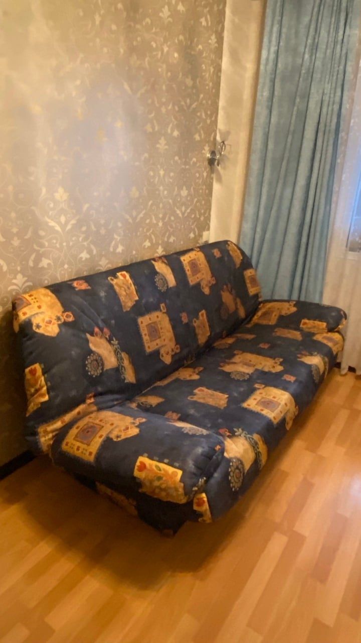 Розкладний диван ( виробництво Італія)  з нішею і кресло