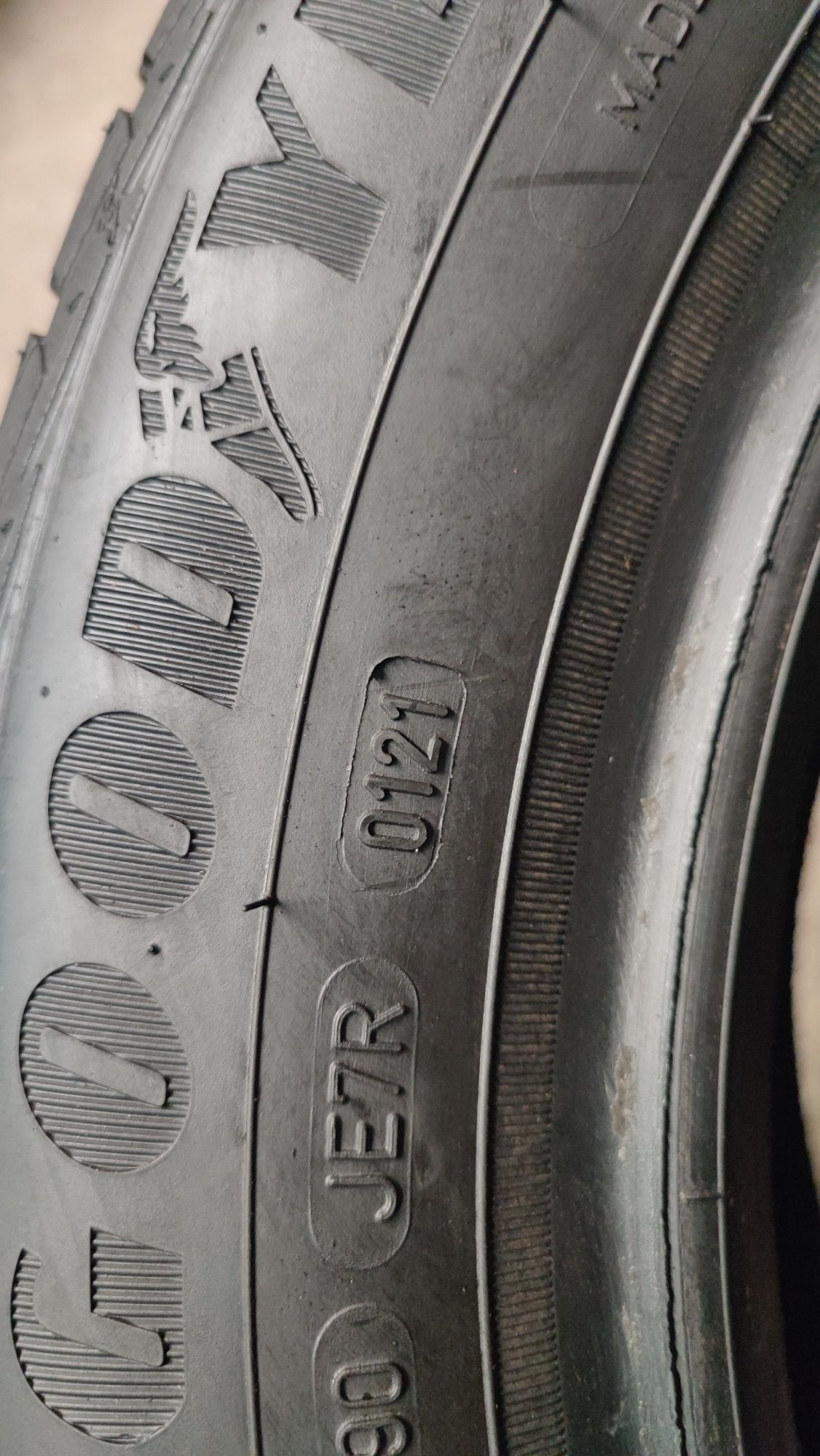 Vendo Par 185/60r15 GoodYear Vector4Seasons com 80% piso