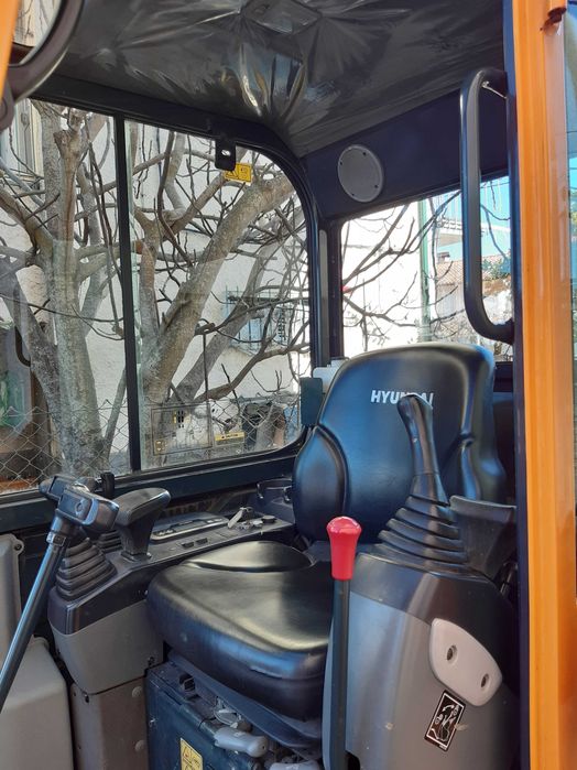 Mini Giratória / Mini Escavadora Hyundai R16-9