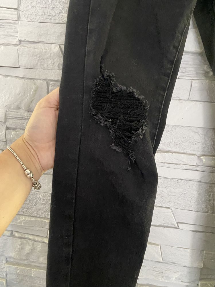 Czarne jeansy z dziurami Re-dress M L rurki