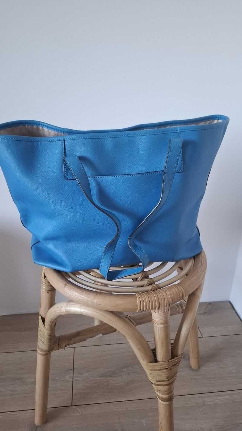 Niebieska torba na lato marki Michael Kors