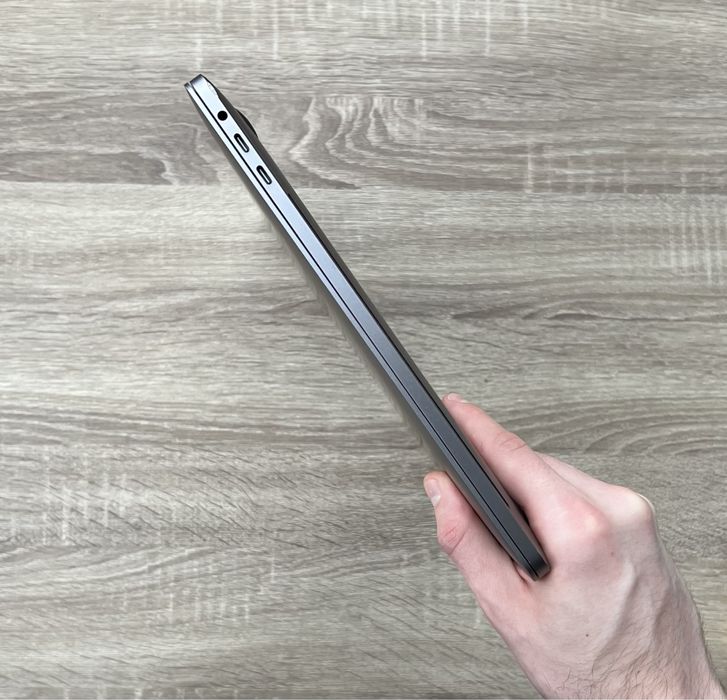 MacBook Pro 2018 (2019) 15 | i7 2.2ghz | 16 gb ram | 256 ssd