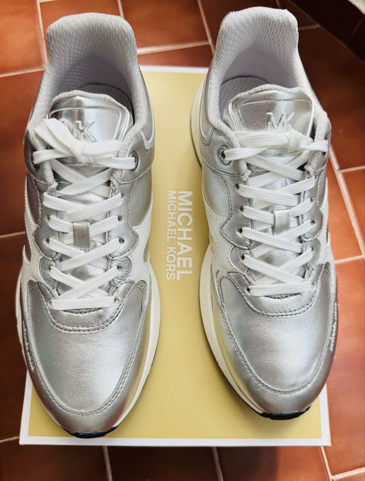 Sapatilhas de pele da Mickael Kors