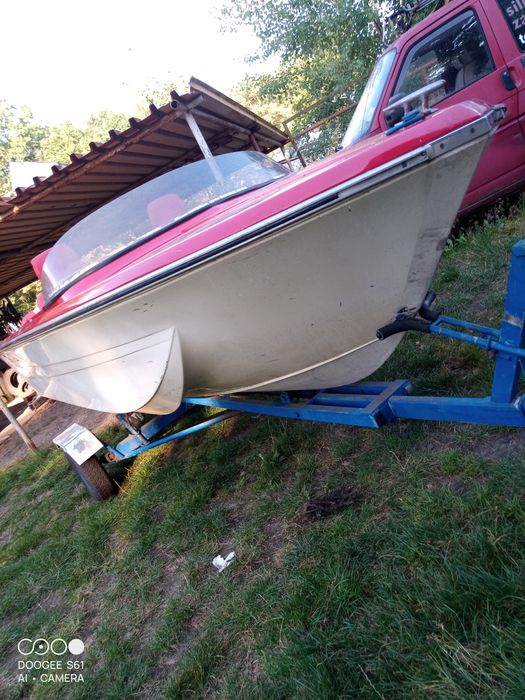 Łódź motorowa jacht motorówka