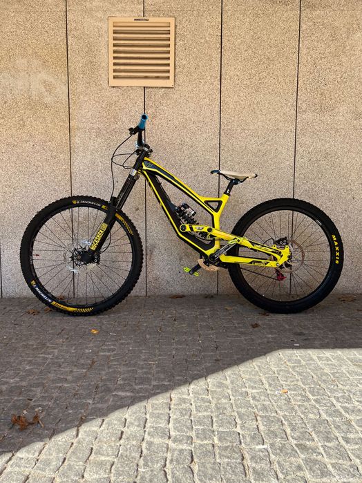 Yt tues Carbon Downhill